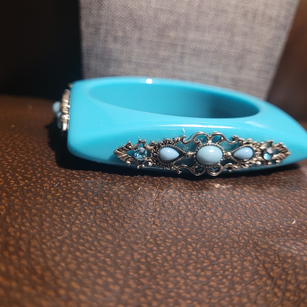 Traci Lynn Aqua and Silver Bracelet